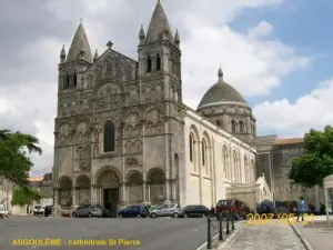 Saint- Cattedrale di Pierre