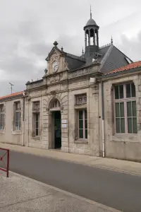 Tourist Office at 3 rue de Verdun