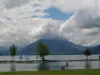 At the lake edge of Annecy (© Jmsattonnay)