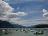 Barcos en el lago Annecy (© Jmsattonnay)