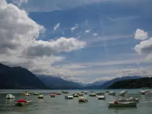 Boten op Lake Annecy (© Jmsattonnay)