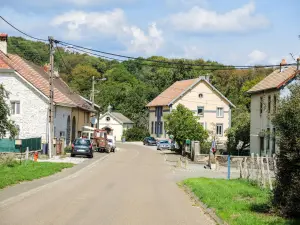 Grande rue de Tournedoz, vue vers le nord (© J.E)