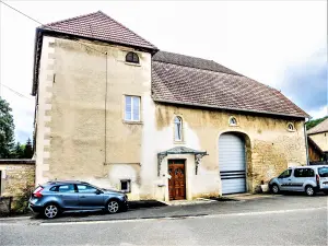 Anteuil - Ancienne maison-forte (© J.E)