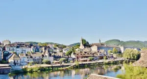 La ville et la Dordogne