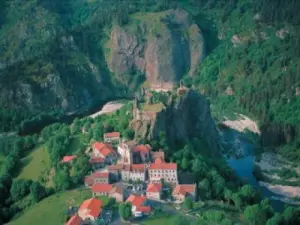 Arlempdes village and castle