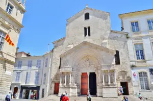 de kathedraal Saint-Trophime