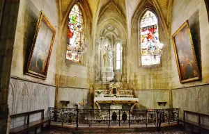 The interior of the Saint-Trophime cathedral