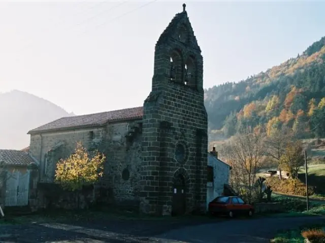 Iglesia Saint-Pierre - Monumento en Arlet