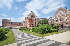 Lycée Gustave Eiffel, anteriormente PVR (© Oficina de Turismo)