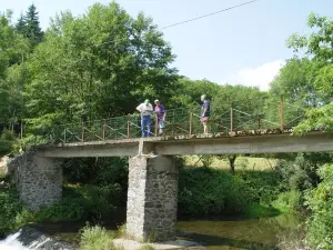 Die Fußgängerbrücke über den Dourdou