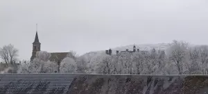 Das Schloss und die Kirche im Winter