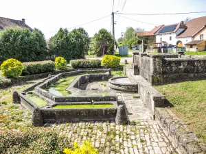 Fontaine-lavoir van Étroitefontaine (© JE)