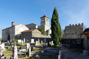 The church, in the immediate vicinity of the remains of the Cardaillac castle