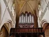 El interior de la iglesia de Saint-Pierre-et-Saint-Paul