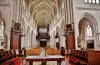 El interior de la iglesia de Saint-Pierre-et-Saint-Paul