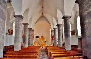 Dentro da Igreja do St. Anne