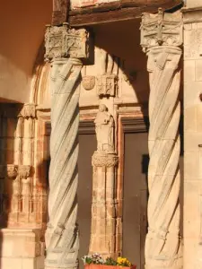 columnas salomónicas de la Iglesia de Aurignac