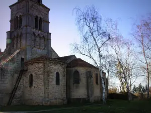 Il retro della chiesa nel tardo pomeriggio