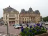 Câmara municipal e praça principal de Autun