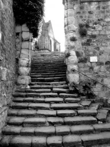 Treppen bis zu der Kirche von Auvers