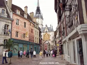 Old City of Auxerre (© JE)
