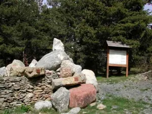 Arboretum Cubertin e pila di diverse rocce