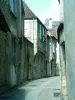 La rue Masquée dans le vieil Avallon