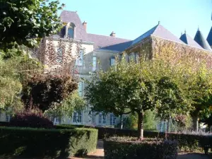 The Avallonnais Museum and Square Schiever