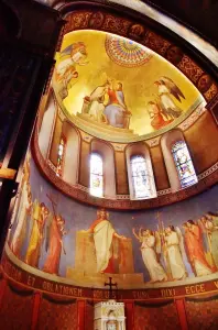 Het interieur van de kerk Notre-Dame