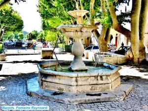 Raynoard Fountain (© Jean Espirat)