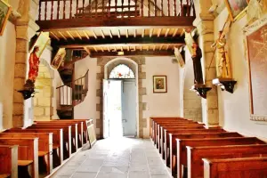 L'intérieur de l'église Sainte-Anne