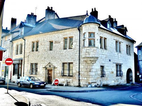 Baume-les-Dames - Maison à tourelle (© Jean Espirat)