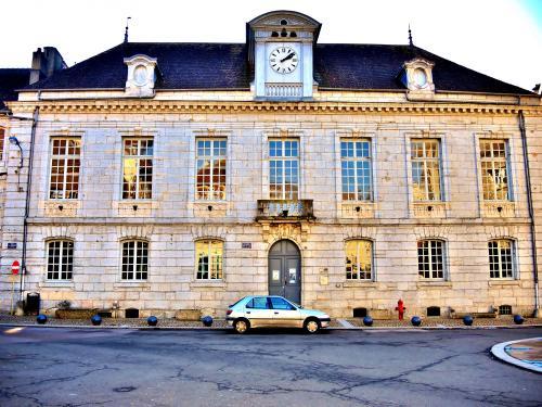 Baume-les-Dames - Ancien tribunal (© Jean Espirat)