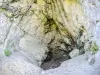 Intérieur de la petite grotte de Cour (© J.E)