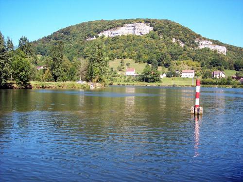 Baume-les-Dames - Le Doubs et le rocher de Babre