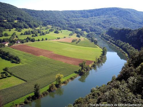Baume-les-Dames - Le Doubs et sa vallée, vus du belvédère de Saut de Gamache