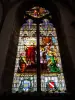 Stained glass left of the choir of the church (© J.E)