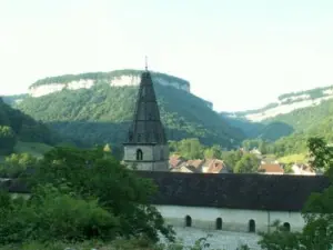Vista de la abadía y el valle.