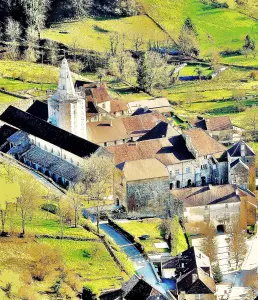 Vista antigua de la abadía de las granges-sur-baume (© Jean Espirat)