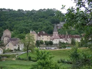 .
Деревня Baume-les-Messieurs.