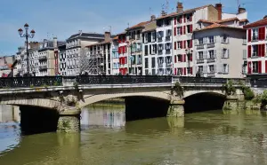 Ponte sobre o adour