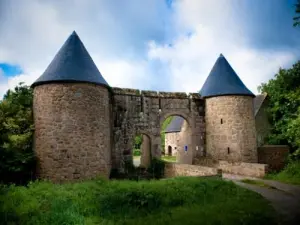 Portal Martigné naar Bazouges-la-Pérouse (© Stenphoto)