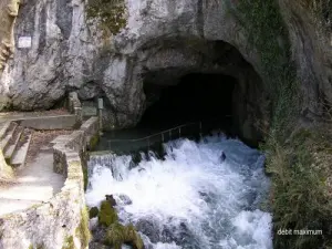 Fontaine de Fontestorbes en débit maximum