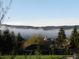 Autre vue du village un matin de brume
