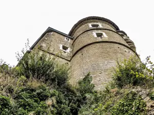 Madge-Fâ toren, van onderaf gezien (© JE)