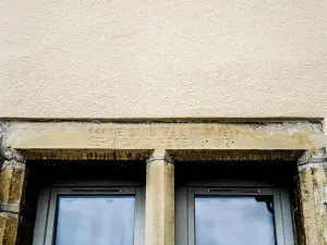 Inscription on a lintel of the old presbytery (© JE)
