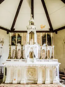 Altarpiece of the church of Belvoir (© JE)