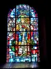 教会の教皇聖レオXのステンドグラス、（©J.E）