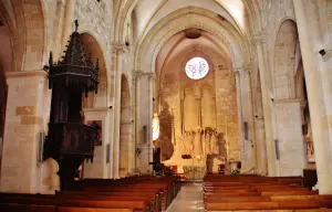 Binnen in de Saint-Jacques kerk