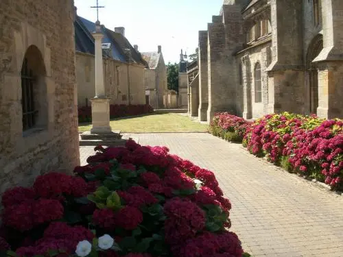 Bernières-sur-Mer - Monuments - Vieux Bourg